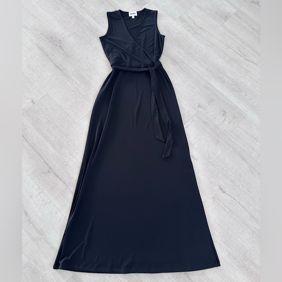 Leota Dresses & Skirts - Leota black maxi dress